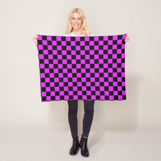 Couverture Polaire Motif noir violet (En situation)