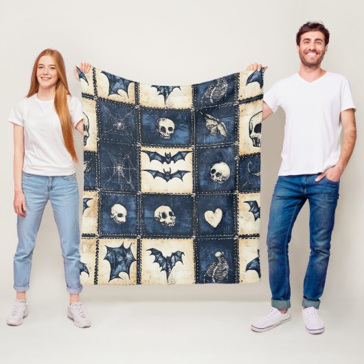 Couverture Polaire Motif patchwork en jean Halloween gothique (En situation)