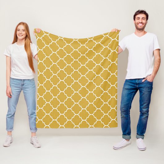 Couverture Polaire Motif Quatrefoil Or (En situation)
