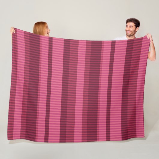 Couverture Polaire Motif vertical rayé rouge corail (En situation)