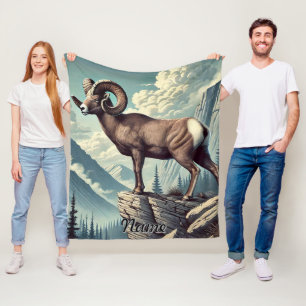 Couverture Polaire Mouton noir personnalisé sur un rocher