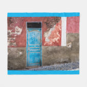 Couverture Polaire Mur coloré avec porte bleue (Devant (Horizontal))