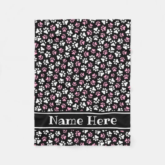 Couverture Polaire Nom personnalisé blanc rose sur motif empreinte de (Devant)