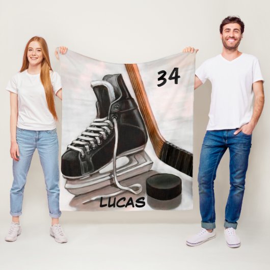 COUVERTURE POLAIRE NOM PERSONNALISÉ GLACE HOCKEY FLEECE BLANKET (En situation)