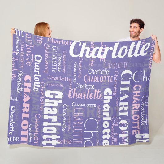 Couverture Polaire Nom personnalisé Motif de graffiti répété rose vio (En situation)