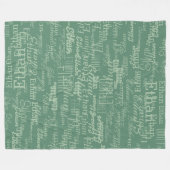 Couverture Polaire Nom Répété sur Dusty Green (Devant (Horizontal))