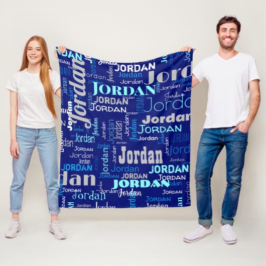 Couverture Polaire Nom répétitif nuances de bleu et d'argent moderne (En situation)