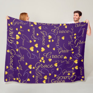 Couverture Polaire Noms et Coeurs d'or sur toute la typographie viole