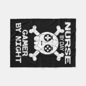 Couverture Polaire Nurse By Day Gamer By Night - Gaming Quote (Devant (Horizontal))
