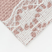 Couverture Polaire Or rose métallique, texture dentelle blanc cassé. (Coin)