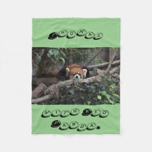 Couverture Polaire Panda roux accroupi confortablement
