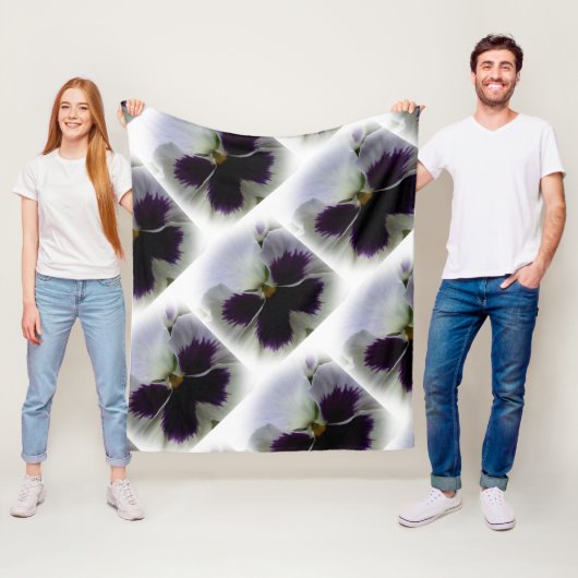 Couverture Polaire Pansement pourpre et blanc (En situation)