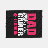 Couverture Polaire Papa Poison Papa By Day Gamer By Night (Devant (Horizontal))