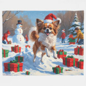 Couverture Polaire Papillon Chien courant dans la neige avec Casquett (Devant (Horizontal))