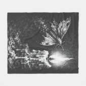 Couverture Polaire Papillon de nuit vers la flamme — par BurnsInHell (Devant (Horizontal))