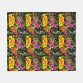 Couverture Polaire Papillon Monarque sur Fleur de Souci Rose (Devant (Horizontal))