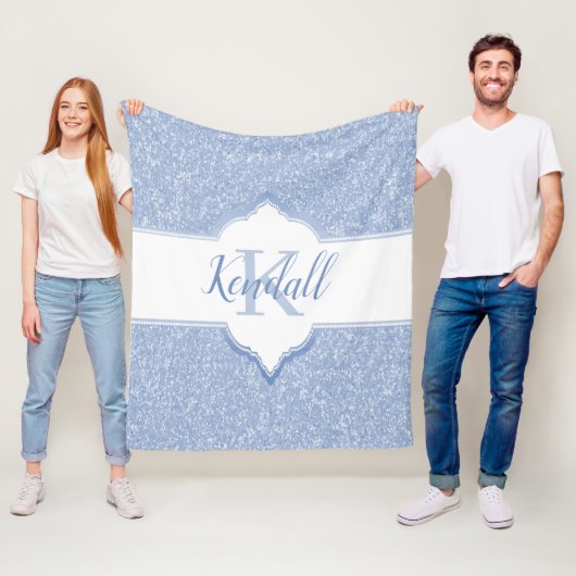 Couverture Polaire Parties scintillant bleu ciel Monogramme Lancer la (En situation)