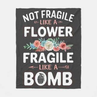Couverture Polaire Pas fragile comme une fleur fragile comme une bomb