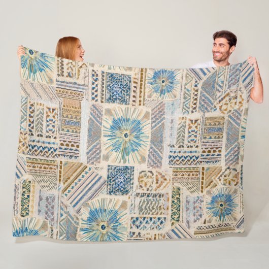 Couverture Polaire Patchwork Ethnique Jetée Blanche (En situation)