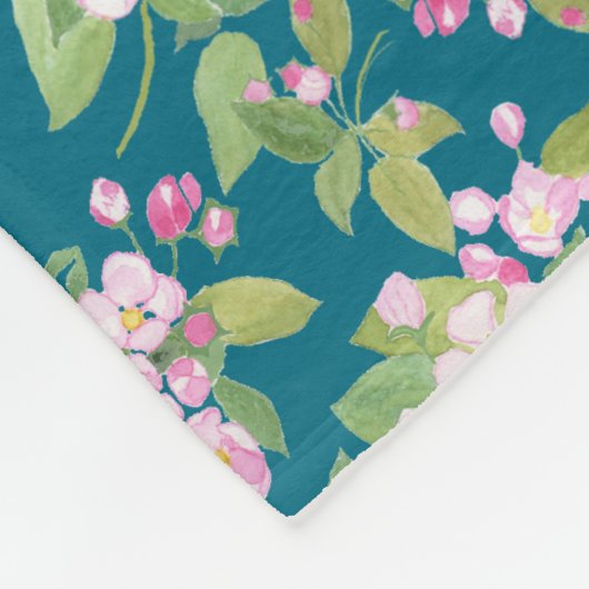 Couverture Polaire Patte florale rose fleur pomme sur bleu foncé (Coin)