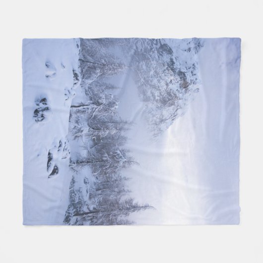 Couverture Polaire Pays merveilleux d'hiver, brouillard, forêt d'épin (Devant (Horizontal))