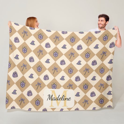 Couverture Polaire Personalized Wizard School Gold Monogram Name (En situation)