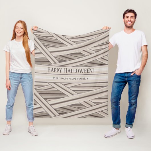 Couverture Polaire Personnalisable Halloween Mummy Stripes Nom de fam (En situation)
