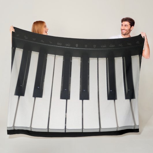 COUVERTURE POLAIRE PIANO KEYS (En situation)