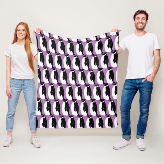 Couverture Polaire Pingouin Motif violet noir blanc (En situation)