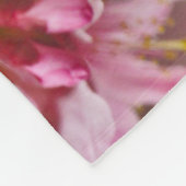 Couverture Polaire Pink Against A Gray Sky Japanese Cherry Blossoms (Coin)