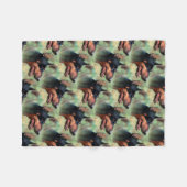 Couverture Polaire Pinscher de dobermann dans les bois (Devant (Horizontal))