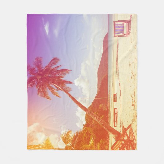 Couverture Polaire Plage, cocotier, lit en bois. (Devant)