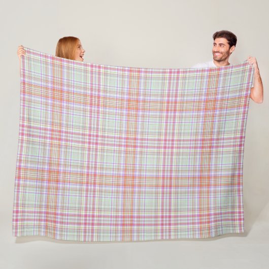 Couverture Polaire Plaid géométrique rose et vert (En situation)