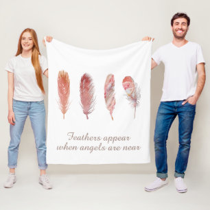 Couverture Polaire Plumes en rose et corail sur citation d'ange blanc