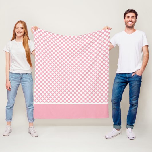 Couverture Polaire Pois blancs en rose (En situation)