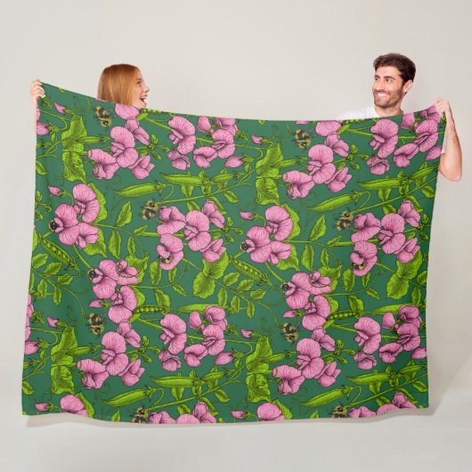 Couverture Polaire Pois doux et bourdons, vert et rose (En situation)