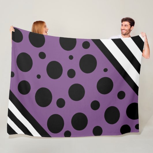 Couverture Polaire Pois et rayures violets et noirs (En situation)