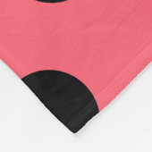 Couverture Polaire Pois noirs sur corail (Coin)