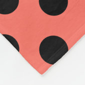 Couverture Polaire Pois noirs sur corail vivant (Coin)