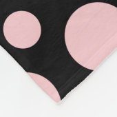 Couverture Polaire Pois rose sur l'arrière - plan noir (Coin)