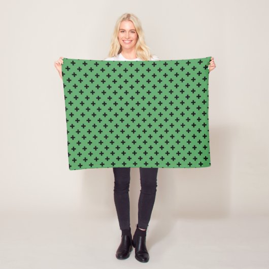 Couverture Polaire Polka noire croise sur vert (En situation)