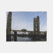 Couverture Polaire Pont Tour Blanche (Devant (Horizontal))