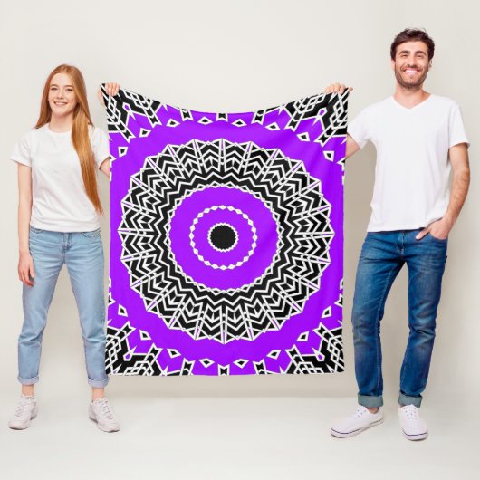 Couverture Polaire Prisme Mandala ( Violet ) (En situation)