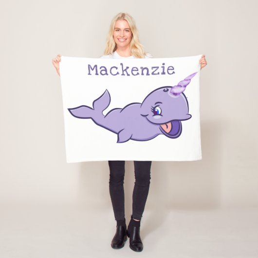 Couverture Polaire Purple Narwhal | Lilac Magique Mer Unicorne Person (En situation)
