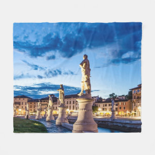 Couverture Polaire Rangée de statues illuminées à Padova