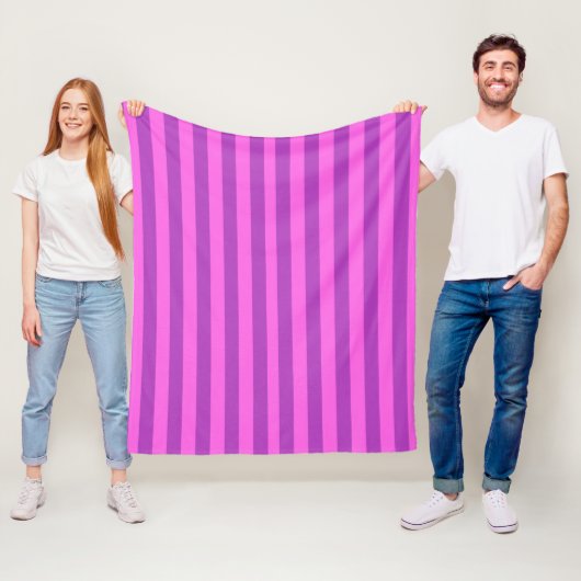 Couverture Polaire Rayures bicolores violettes (En situation)