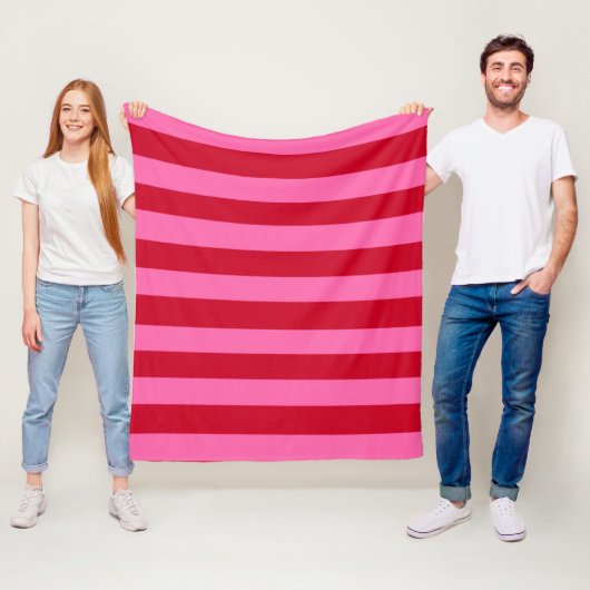 Couverture Polaire Rayures de menthe rose et rouge (En situation)