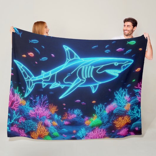 Couverture Polaire Requin néon coloré (En situation)