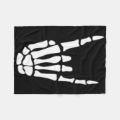 Couverture Polaire Rocher sur squelette Signe main - Hallowee minimal (Devant (Horizontal))