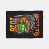 Couverture Polaire Rollin Into 2026 New Year 2026 Raccoon Cowboy Vint (Devant (Horizontal))